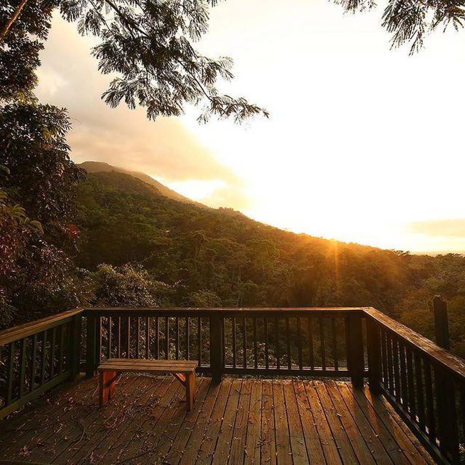 Así podrá disfrutar de un maravilloso amanecer o atardecer, escuchando el dulce canto de las aves, combinado con el sonido del agua. ¡Todo un espectáculo!