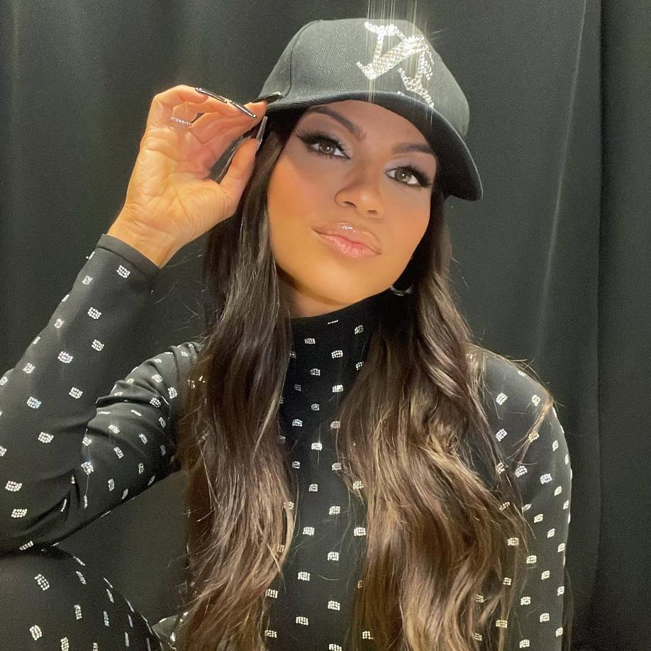 El sencillo terminó en colaboración y uno de los retos más fuertes de los que se siente orgullosa fue poder haberla presentado ella misma a Wisin &amp; Yandel y a Daddy Yankee.