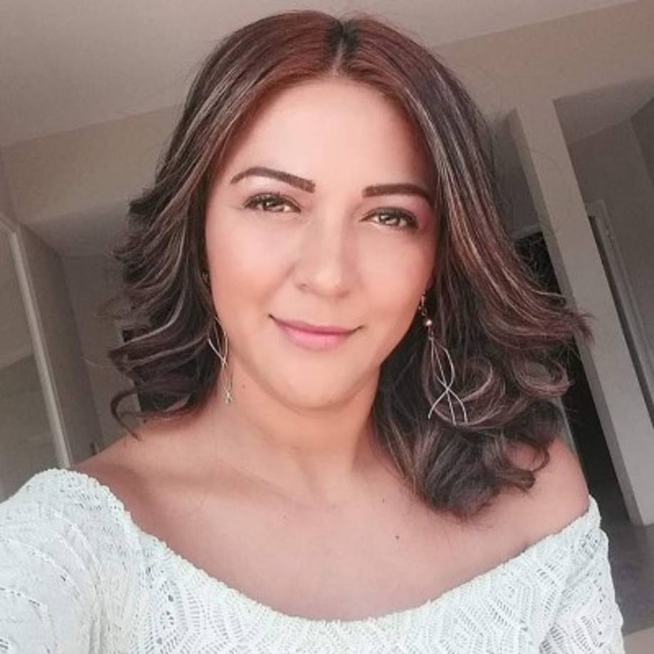 La chica de Bruschi cuenta con amplia experiencia en medios de comunicación y con el uruguayo tienen una linda familia.