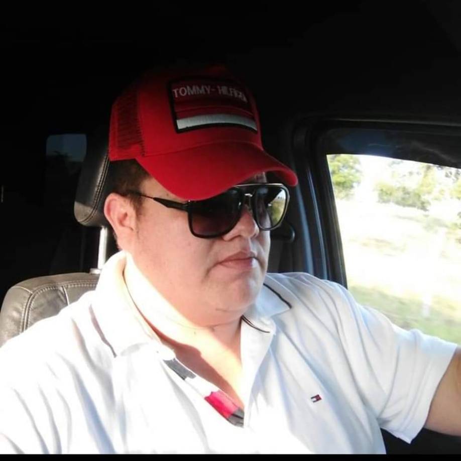 Según testimonios e informes preliminares, Carías, descrito por amigos y parientes como un hombre de familia y cercano a la comunidad, fue atacado a balazos por hombres que tenían como objetivo quitarle la vida y después huyeron. 