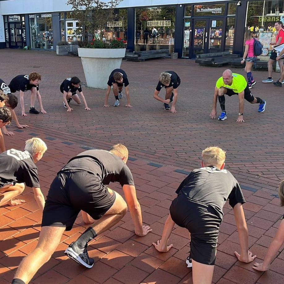 “Correr se ha convertido en mi deporte favorito. Ya no soy un atleta de élite, pero puedo decirles: creo que es deporte de élite correr un maratón por debajo de las tres horas”, fueron algunas palabras del neerlandés.