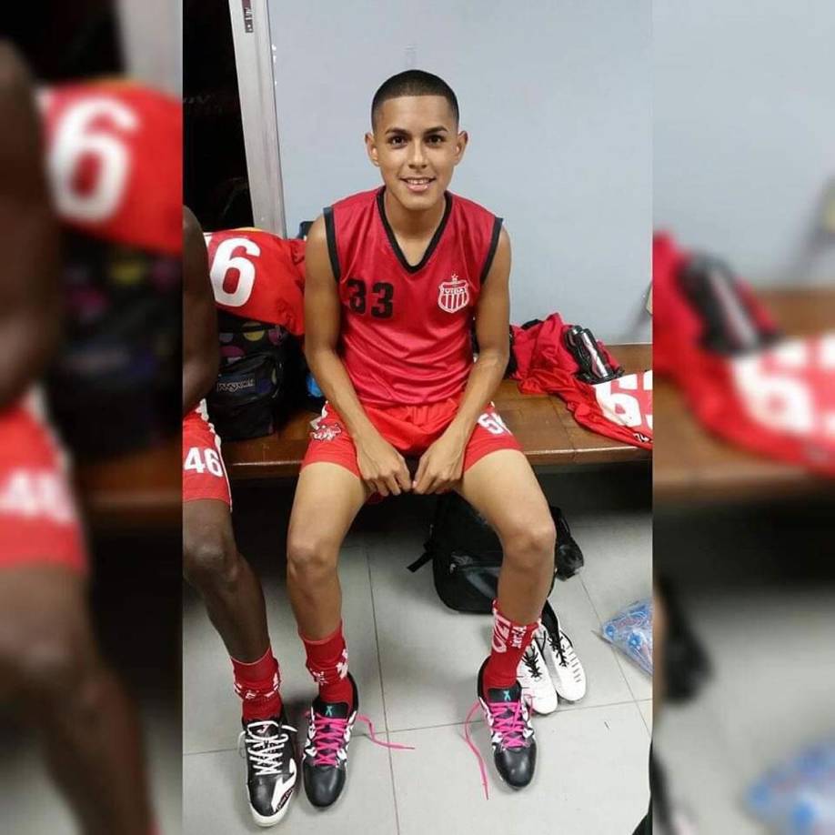 Luis Palma empezó a dar sus primeros toques en el fútbol con la camiseta del Vida, donde hizo su debut profesional.