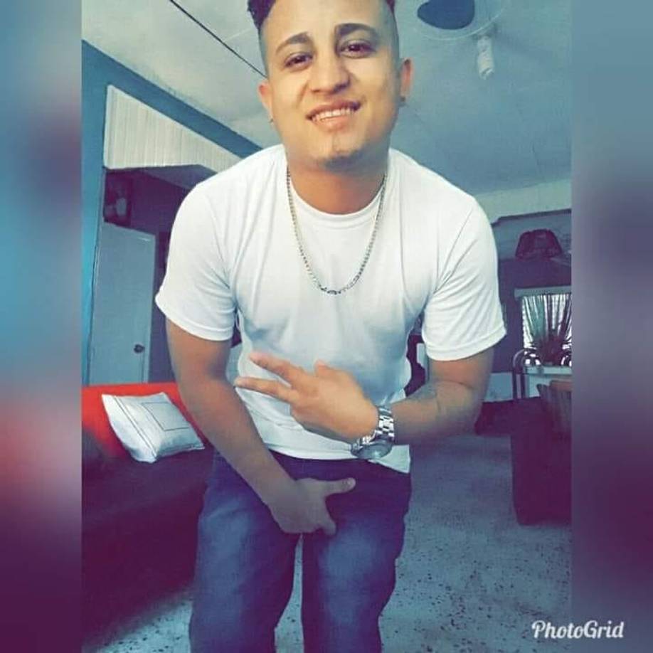 “Así te vamos a recordar siempre hijo mio, te amo hasta el cielo, siempre viviras en nosotros. Te amamos, bien lo sabes chaparro enojón, te amo descansa en paz hijo mío. Pronto estaremos juntos y dile a papi que lo amamos mucho”, le escribió su padre Tony Cálix.