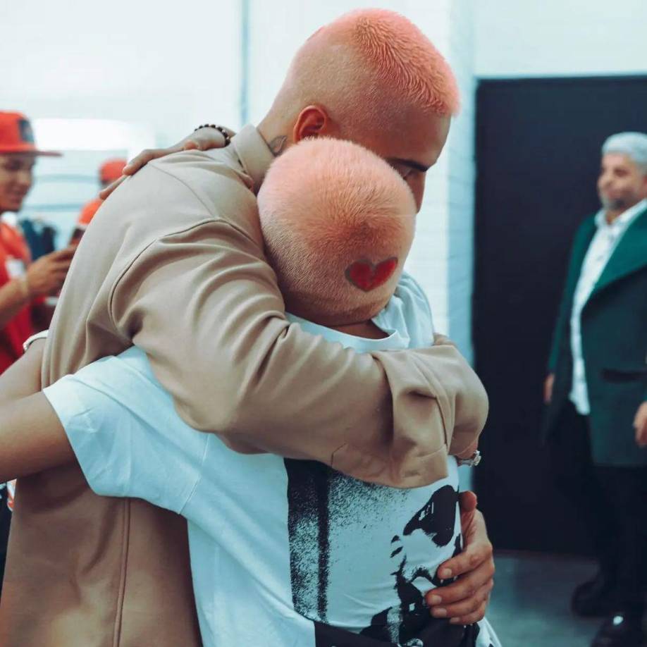 Desde entonces mantuvieron una gran relación de amistad y el reguetonero se convirtió con el tiempo en su padrino, llevándole momentos especiales y maravillosos regalos.