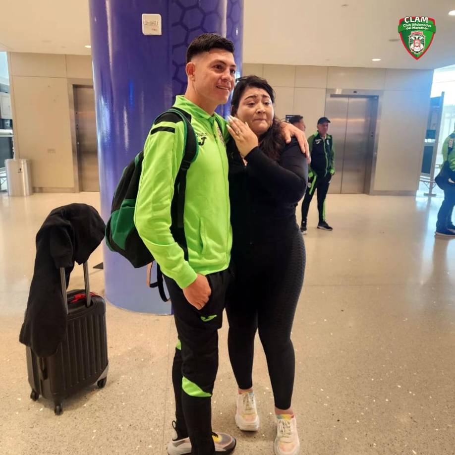 Karla Martínez no pudo conetener el llanto de felicidad por volver a ver a su hermano.