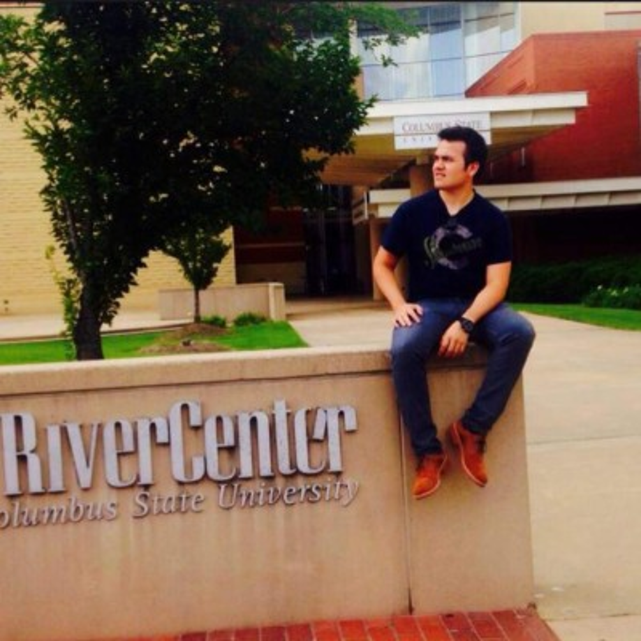 Rivera comenzó sus estudios musicales a la edad de 13 años en la escuela de música Victoriano López ubicada en San Pedro Sula, de la cual egresó en 2013. Recientemente actuó en el Festival Internacional de Música de Honduras INMUFEST con la asociación de la Filarmónica de Munich.