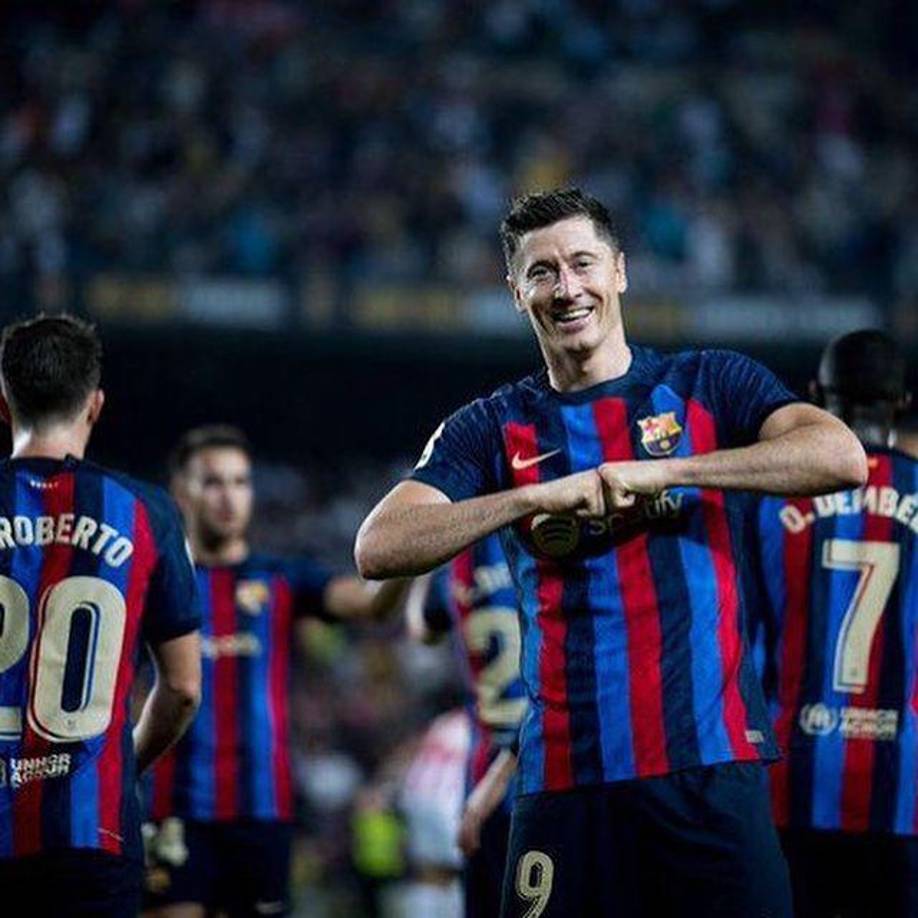 7. Robert Lewandowski (Barcelona): Gana alrededor de 26 millones de euros por temporada.