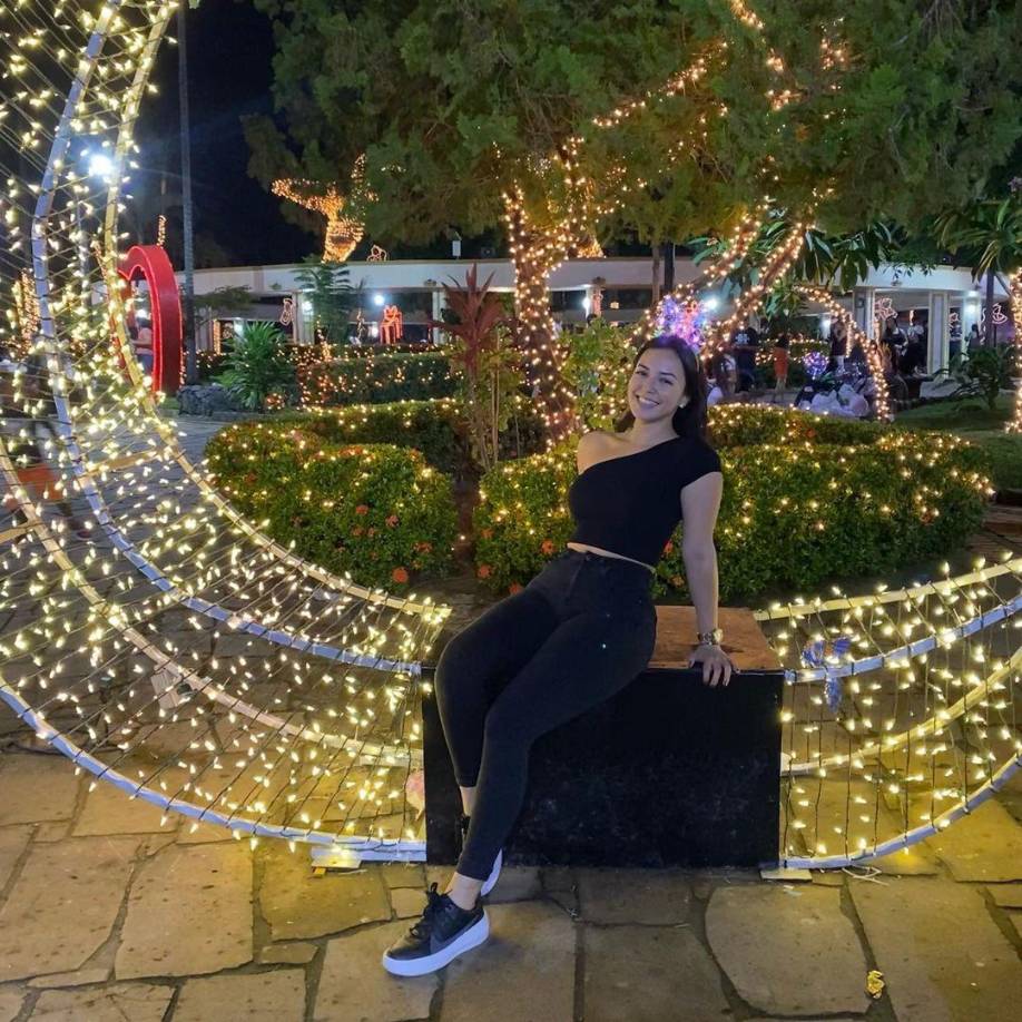 La hermosa joven nació en San Pedro Sula y en sus redes sociales cuenta con buena cantidad de seguidores. Su belleza es indiscutible.