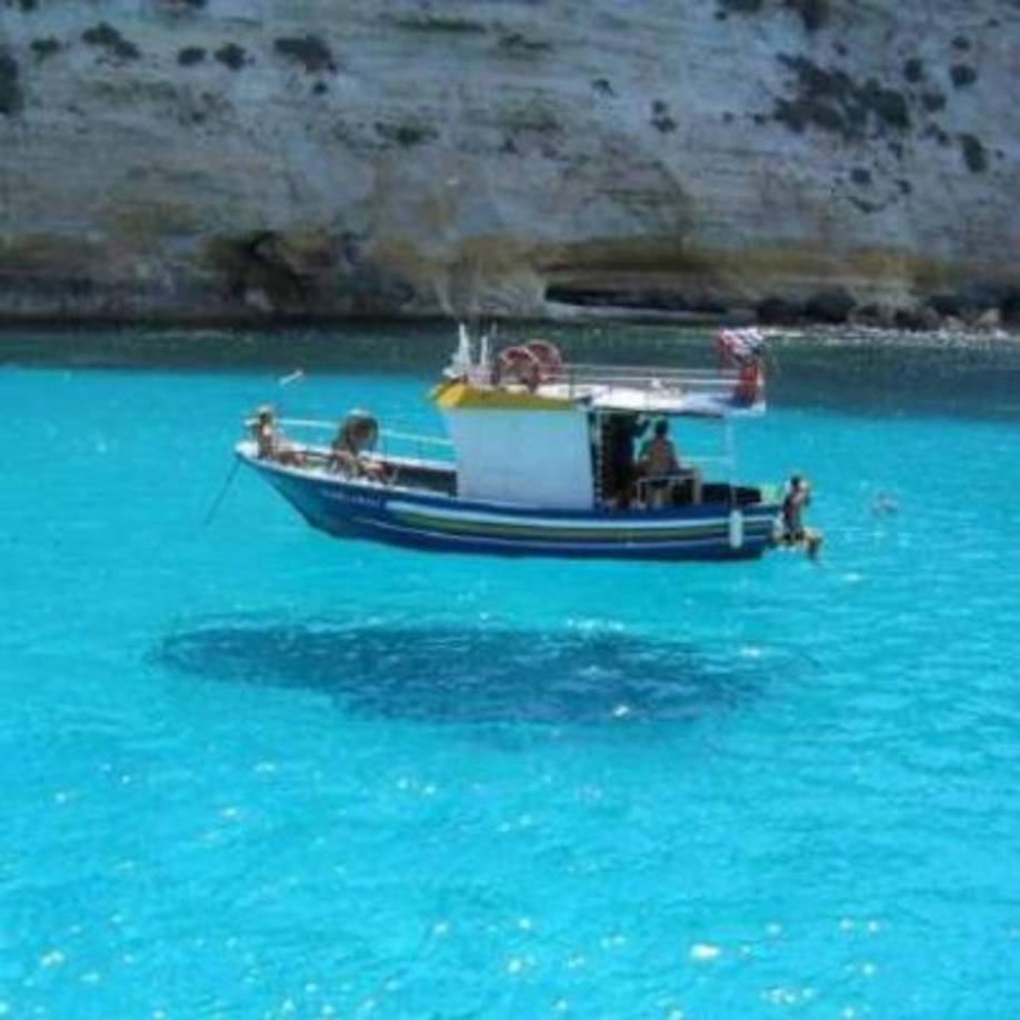 Es tan clara el agua, que todo queda claro.