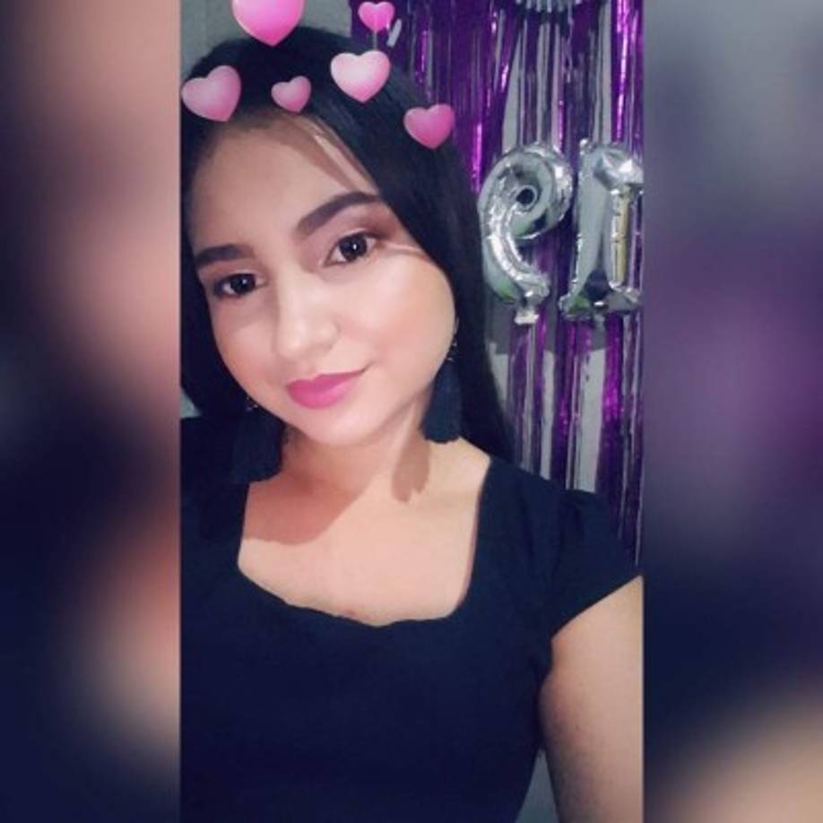 Una tía consternada indicó que la joven no les comentó si tenía problemas con alguien. Desde el sábado, los familiares y conocidos empezaron a buscarla en el municipio.