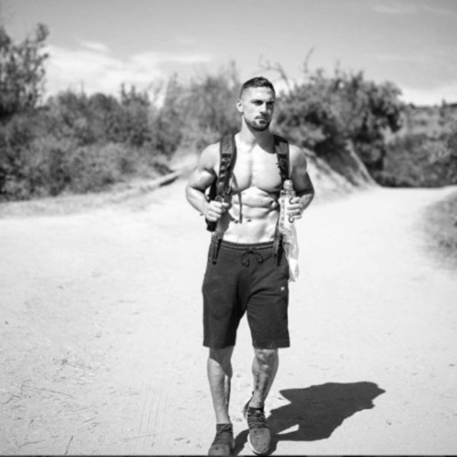 'Me encantan los hombres que son maduros y saben lo que quieren, o sea, yo como mujer soy muy independiente, muy trabajadora, muy enfocada”, dijo la intérprete de “Mayores” a MezcalTV.<br/><br/>