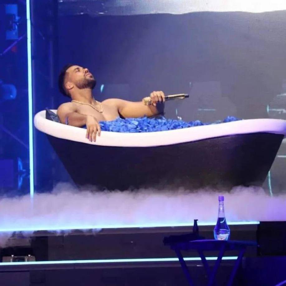 El neoyorquino se encuentra precisamente en Suramérica con esta gira, que comenzó el 10 de febrero en Perú, ya estuvo en República Dominicana y en Chile. Estará presentando sus nuevos éxitos entre el 18 y el 21 de mayo en diferentes puntos de Argentina. En Agosto, le llega el turno a México.