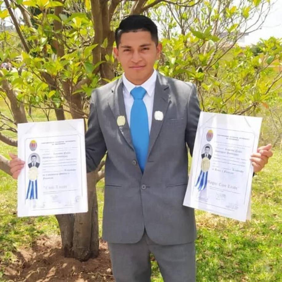 El catracho, que también se dedica a la agricultura en su natal ciudad, obtuvo dos títulos universitarios. 