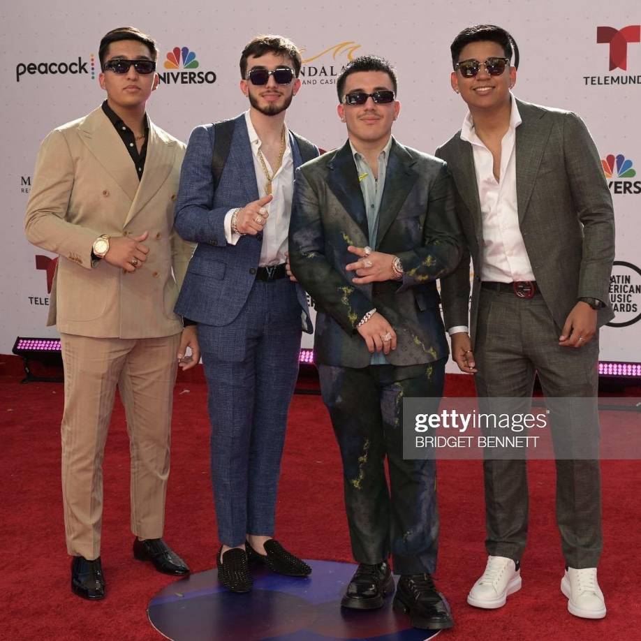 Fue la primera de música mexicana en llegar al primer lugar de las listas Billboard 200 y de Spotify a nivel global, y la única del género regional mexicano compitiendo en la categoría de canción del año en los Latin Grammy, que se entregarán en noviembre en Sevilla (España).