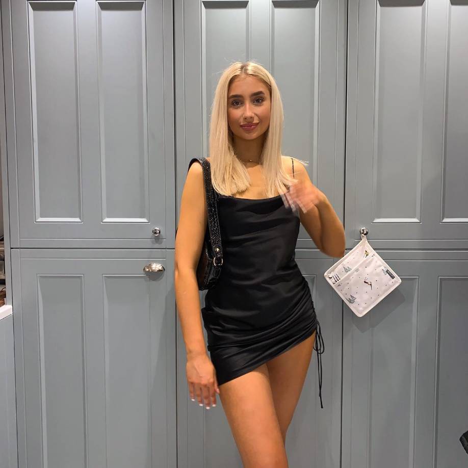 Luego de realizar la hazaña, Phillips habló con el youtuber Josh Pieters, quien publicó un documental en la plataforma llamado <i>I slept with 100 men in one day</i>. En el testimonio, Phillips explica cómo fue, sus expectativas y cómo se sintió. Incluso llegó a la lágrimas.