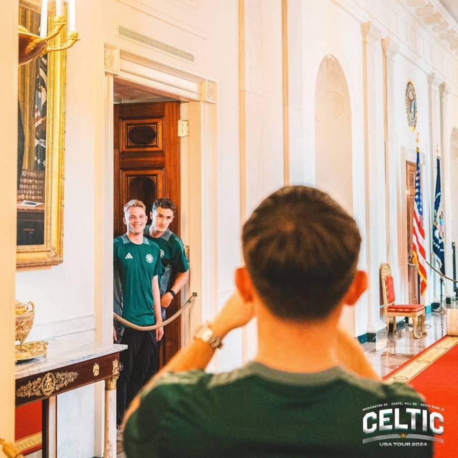 Los jugadores del Celtic no dejaron ir la oportunidad de tomarse una fotografía en la Casa Blanca, en Estados Unidos.