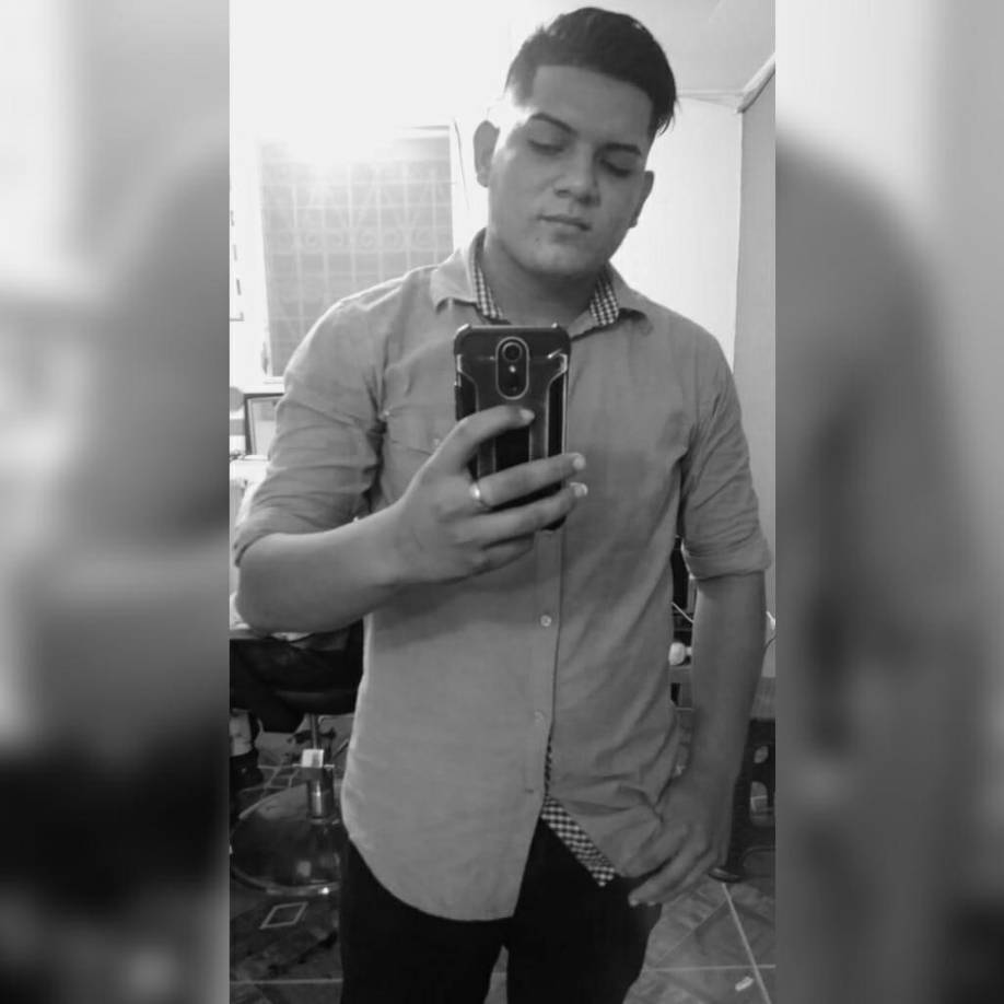 De momento, la Fiscalía no ha informado sobre los pormenores de una eventual acusación contra el hombre, ahora resguardado por agentes de la policía. 