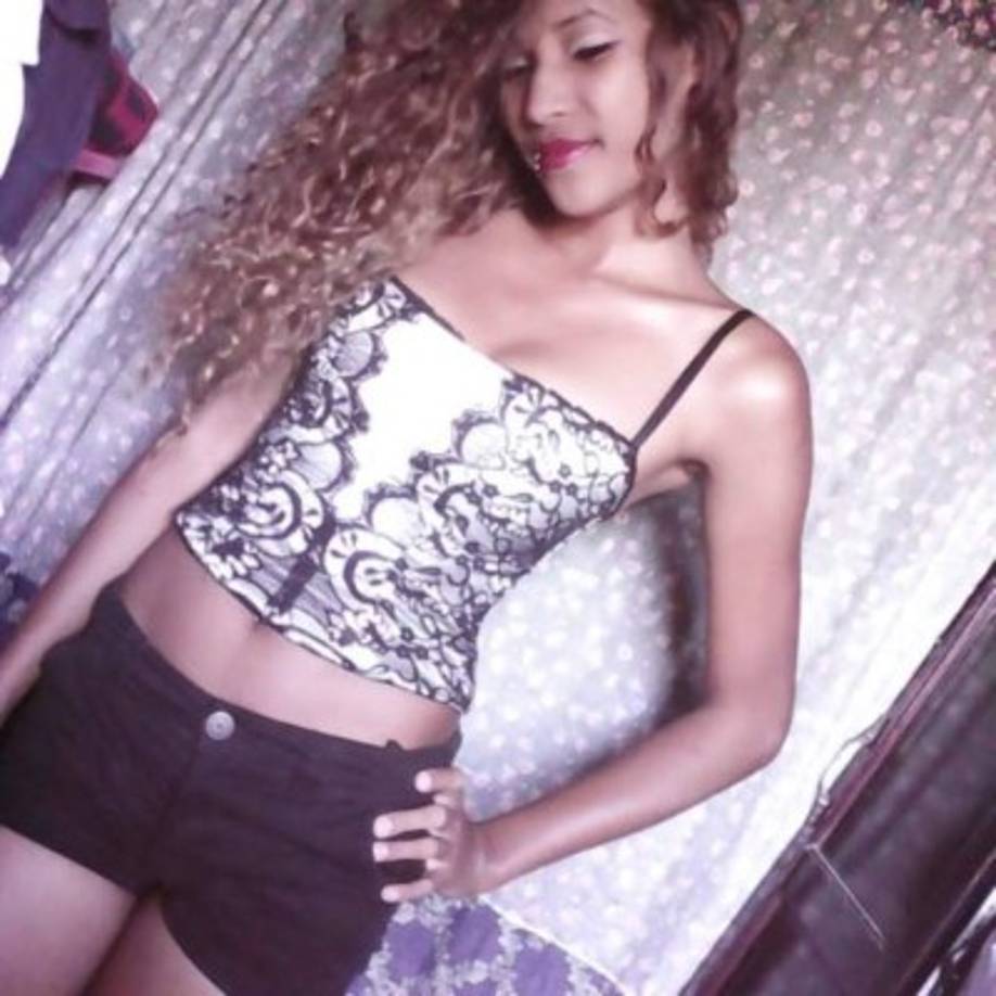 En todas sus fotos de Facebook Ana posa sexy.