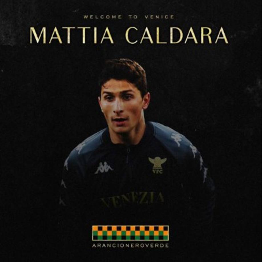 El Milan y el Venezia FC han llegado a un acuerdo para la cesión del central de 27 años Mattia Caldara, que el próximo curso vestirá los colores del conjunto recién ascendido a la Serie A. En la firma del nuevo contrato se incluye una opción de compra. Foto Venezia Twitter-