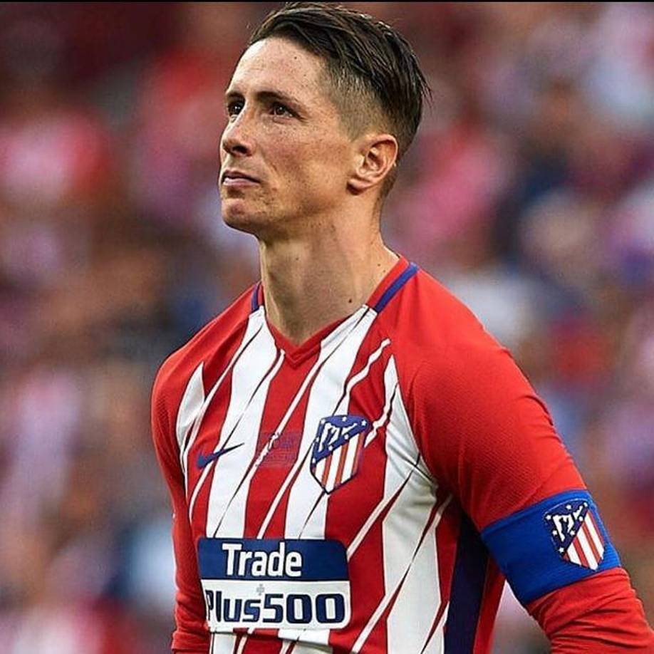 El exfutbolista del Atlético de Madrid anunció su retiro del fútbol a sus 36 años. Así lucía en su época en el equipo rojiblanco.