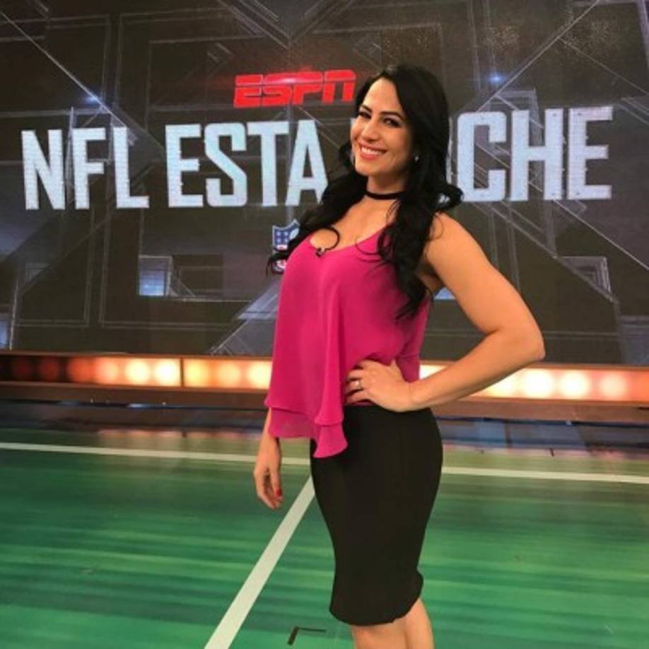 Su carrera en el modelaje inició en Cali, Colombia, donde a los 17 años de edad decidió probar con fotografías profesionales, comerciales de televisión, siendo imagen en catálogos de ropa deportiva, trajes de baño y otros.