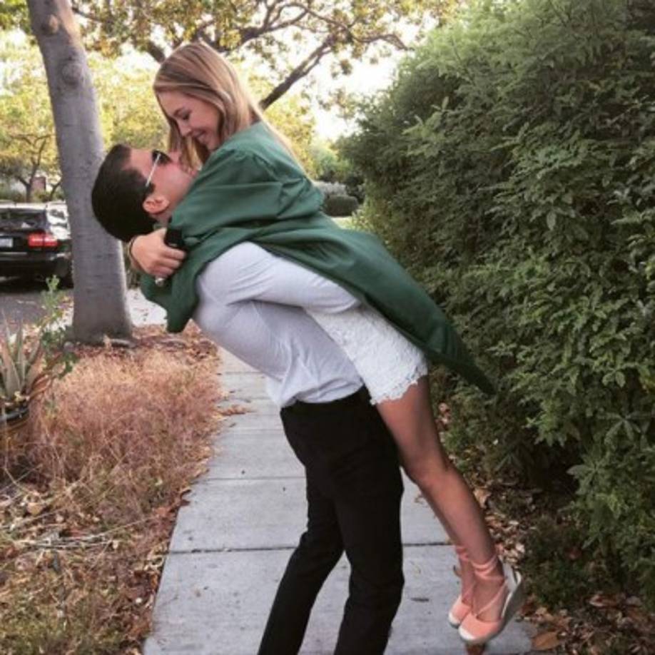 La bella joven está súper enamorada de su novio mexicano.