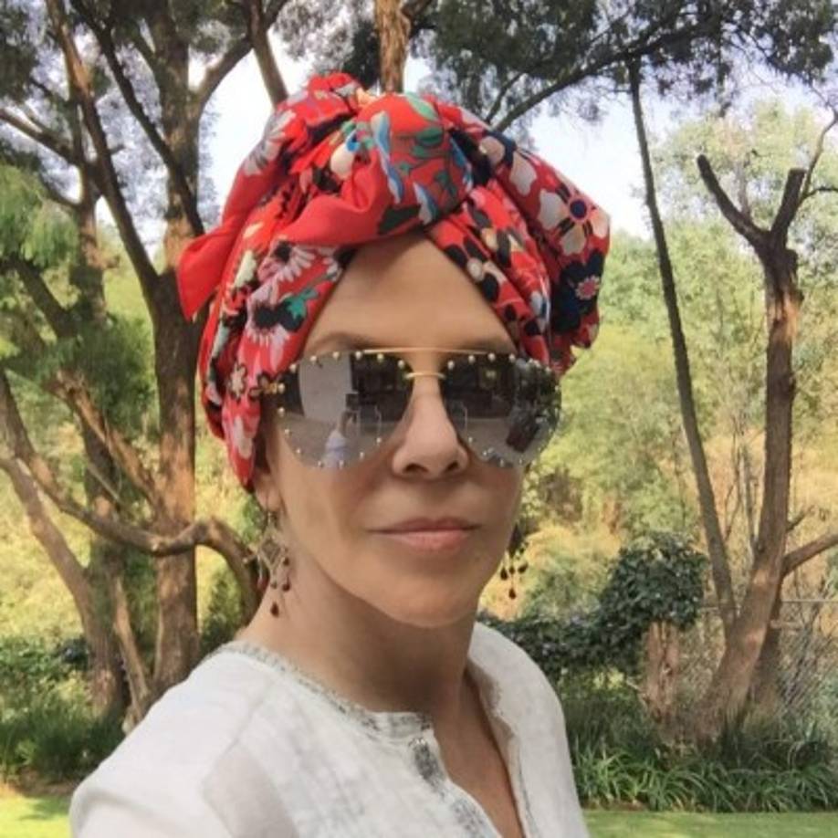 Hasta hace poco la actriz de telenovelas como Cuna de Lobos o Las Malcriadas había usado una cabellera postiza muy parecida a la que poseía antes de comenzar a perder el pelo por las quimioterapias.<br/><br/>