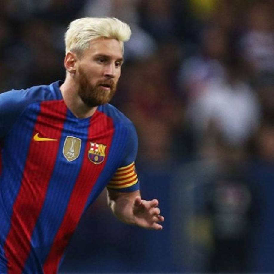 El Barcelona puede tener un problema muy serio con la renovación de su estrella argentina Leo Messi, el cual termina contrato con la entidad azulgrana en junio de 2018. El Barça quiere priorizar renovaciones de otros compañeros antes de ponerse con la ampliación de contrato del argentino, quien cobra 48 millones brutos por temporada. Una de las cosas que más preocupa son los costes en masa salarial, que supera al 65 por ciento de los ingresos que aconsejan organismos como la UEFA.