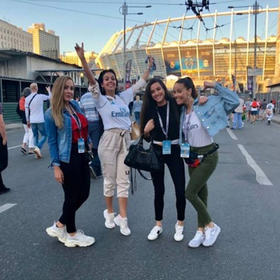 Sin embargo, ante el aparente desaire, Rodríguez publicó sus propias fotos en Instagram para mostrar cómo vivió la gran final de la Champions.