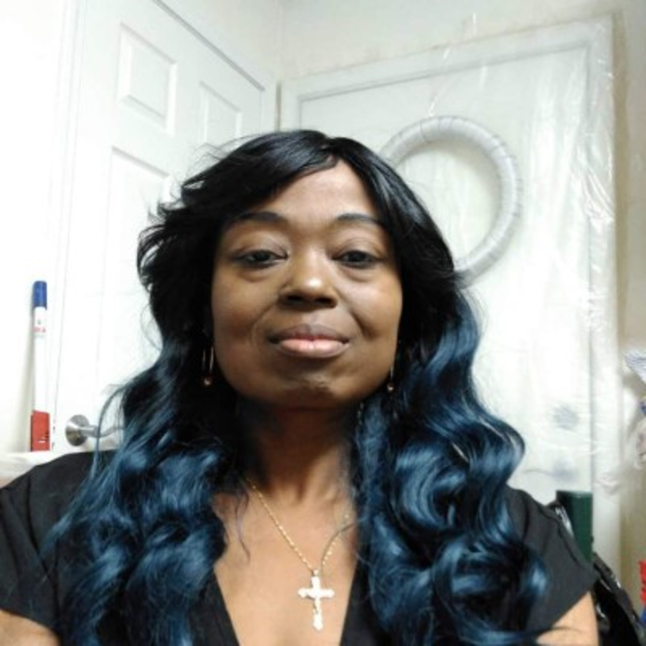 Marla tiene una página llamada marlamccants.weebly.com donde recauda dinero para apoyar a otras personas que padecen de sobrepeso.