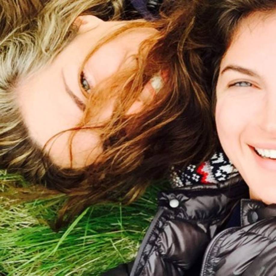 Montserrat Oliver, de 49 años con su novia la modelo Yaya Kosikova, 29.