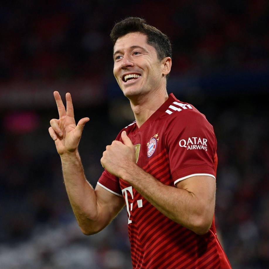 Según informa Sky Sport en Alemania, el Bayern de Munich cambia de postura y accede a poner en el mercado al delantero polaco Robert Lewandowski. El cuadro alemán está pidiendo 60 millones de euros. 