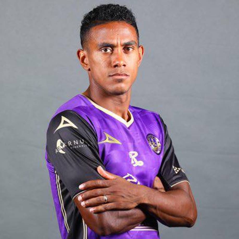 Édgar Yoel Bárcenas: Centrocampista panameño del Mazatán de la Liga MX. su precio en el mercado anda en los 1.5 millones de Euros, es decir unos 36 millones de lempiras.