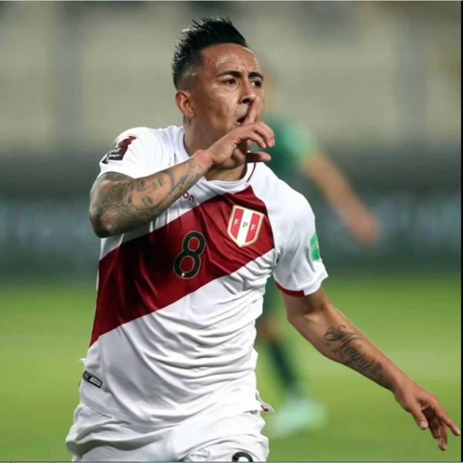 Christian Cueva - El volante ofensivo peruano de 32 años de edad está siendo vinculado con el Motagua de Diego Vázquez, según algunos medios de Perú. En el entorno azul desmienten la noticia.