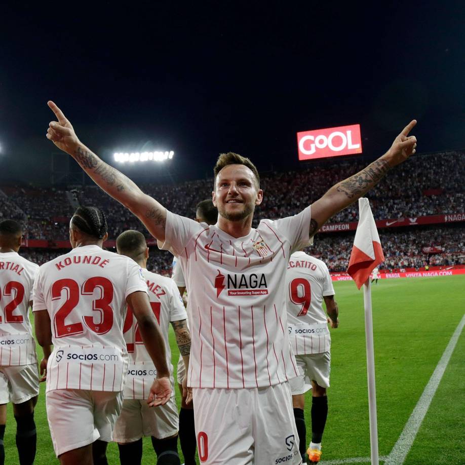 Ivan Rakitic celebrando su golazo que puso por delante al Sevilla.
