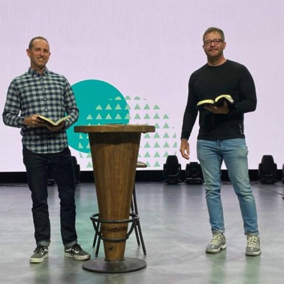 Además de ser un pastor de enseñanza en Seacoast Church, Patrick también fue el pastor fundador de The Journey Church en St. Louis.