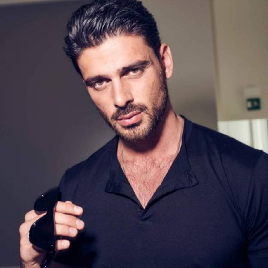 El intérprete no ha tardado en reaccionar a la publicación de estas instantáneas para lamentar que se haya violado de esa manera su derecho a la intimidad.