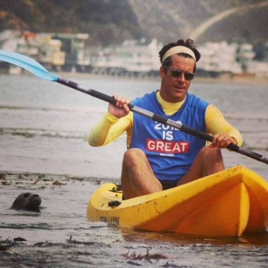 Fernando dice que disfruta más su papel como cantante más que como actor.