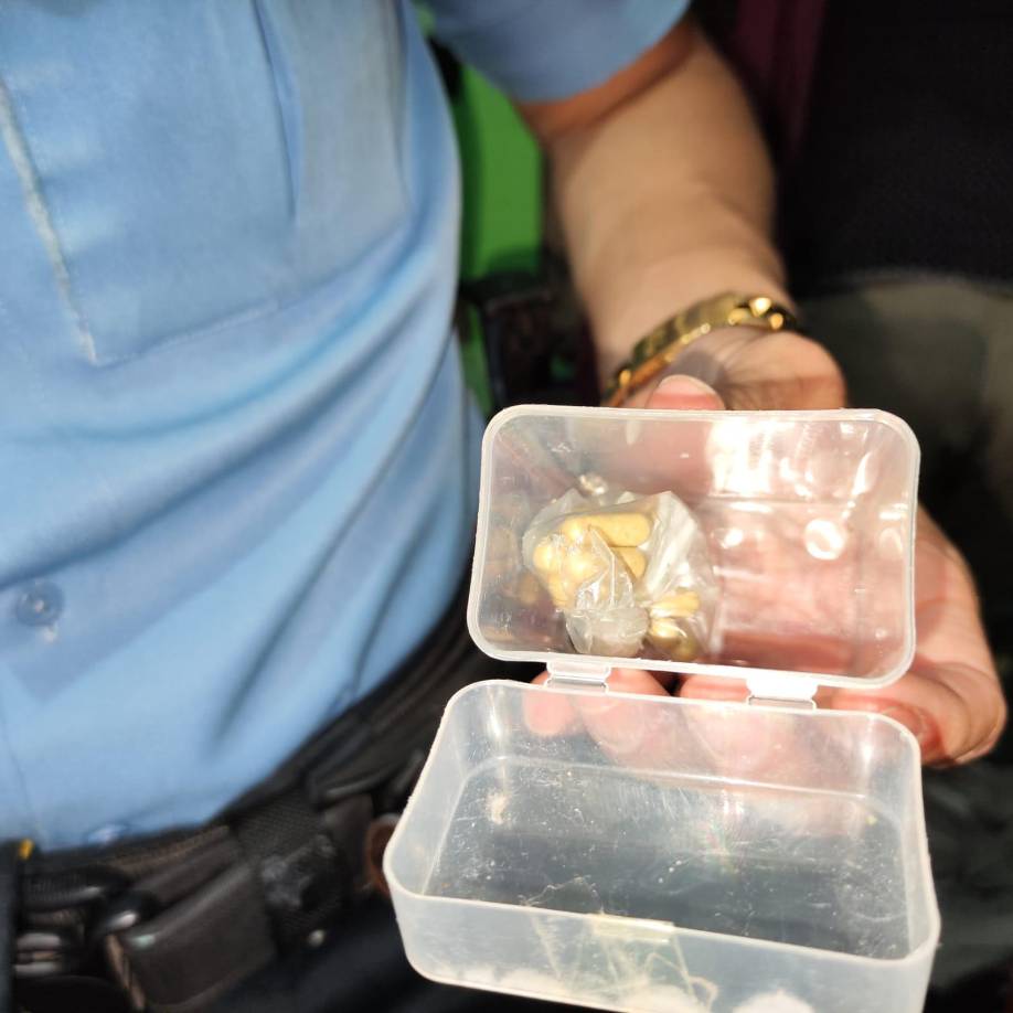 Como resultado de esta labor se encontró varias armas cortopunzantes que estaban en poder de los presos, como tijeras, limas, alambres y cucharas con puntas. 