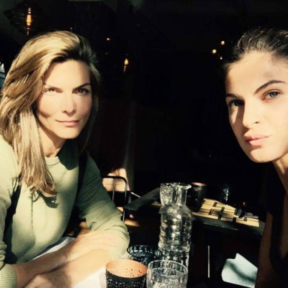 Montserrat Oliver, de 49 años con su novia la modelo Yaya Kosikova, 29.