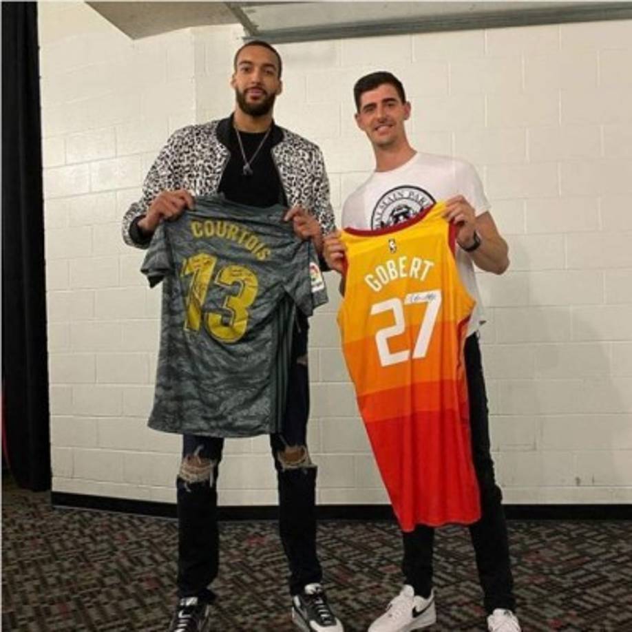 Thibaut Courtois, portero belga del Real Madrid, viajó a Estados Unidos y posó con el pívot francés Rudy Gobert.