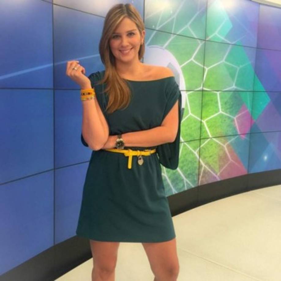 La hermosa Andrea trabaja para el canal RCN de Colombia.