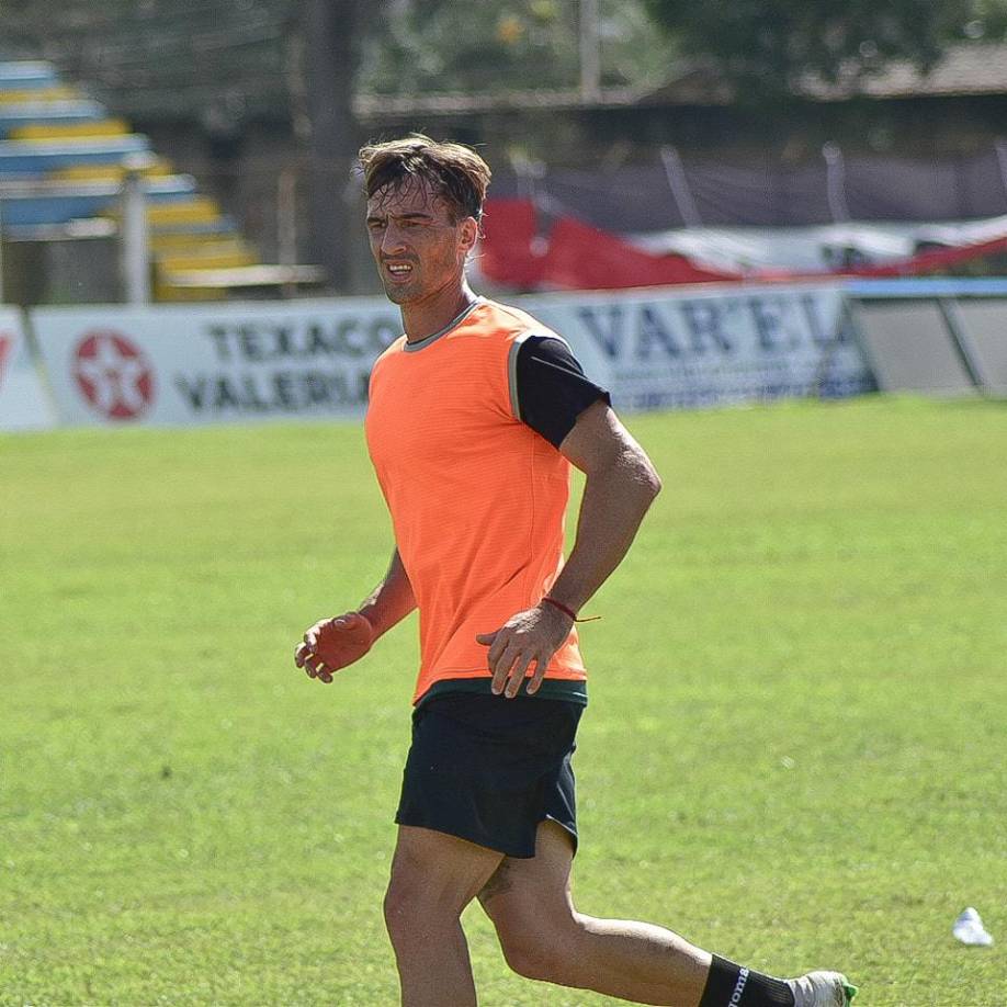 Álvaro Klusener - El delantero argentino, quien actualmente juega en el Atlético Independiente de la Liga de Ascenso de Honduras, está en negociaciones con Olancho FC.