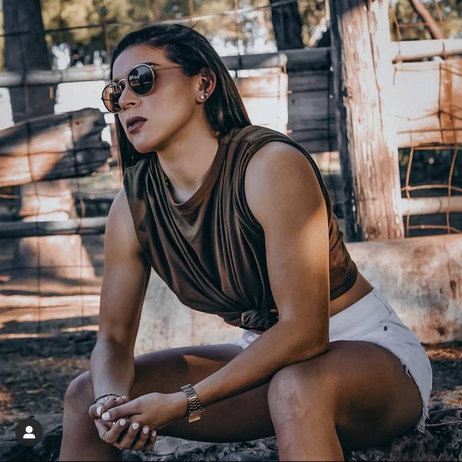 La presencia y popularidad de la jugadora en redes sociales es evidente. En su cuenta de Instagram tiene más de 2 millones 200 mil seguidores.