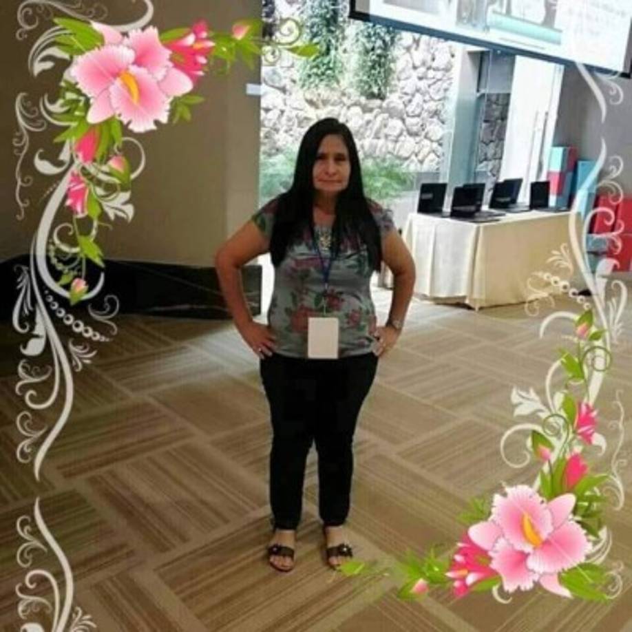 'Amo mucho a mi mamá Cándida Castellanos', escribió Janeth Castellanos en la publicación dedicada a las madres en el Facebook de Diario La Prensa.