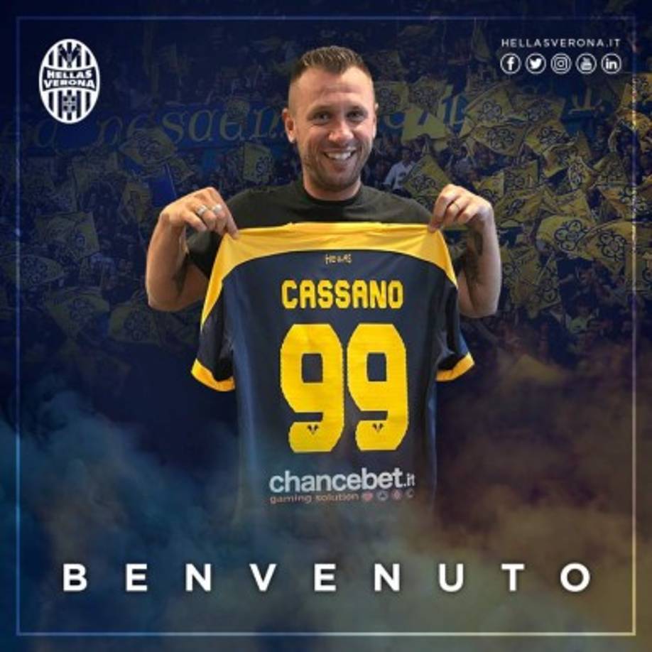 El experimentado delantero italiano Antonio Cassano se ha convertido en nuevo fichaje del Hellas Verona.