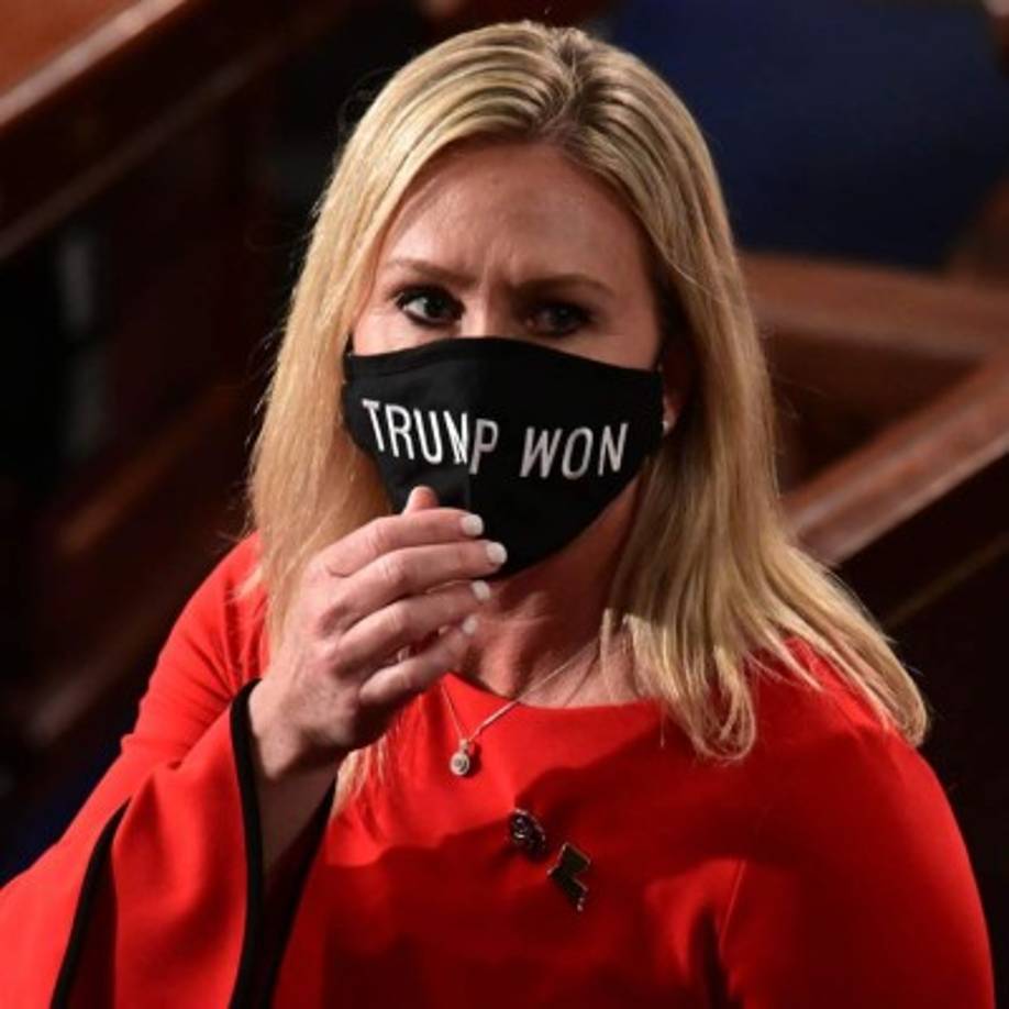 Medios estadounidenses divulgaron un video donde la congresista aparece hostigando al joven David Hogg, uno de los sobrevivientes del tiroteo que dejó 17 muertos en una escuela en Parkland, Florida.