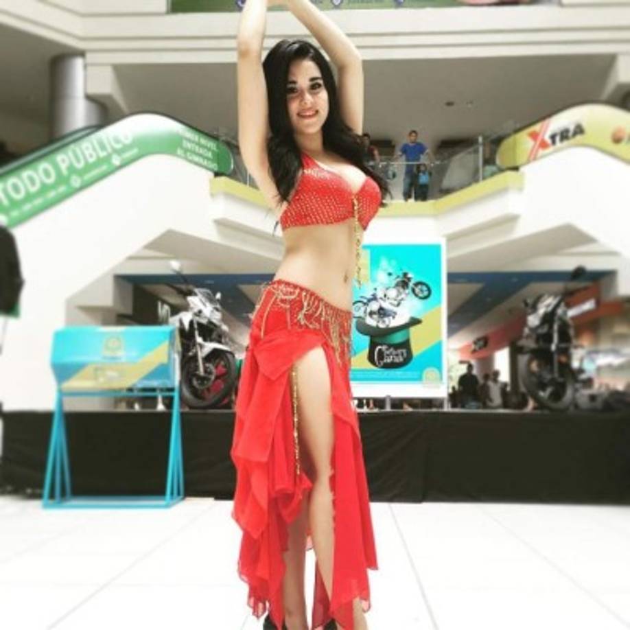 Eunice Flores es conocida por sus presentaciones de danza árabe en Tegucigalpa.