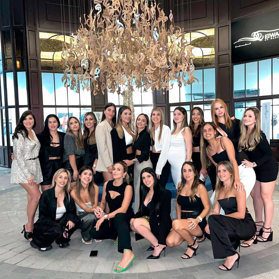 Pese a que siempre hubo especulaciones sobre si se llevaban bien entre ellas, durante el Mundial las mujeres de los seleccionados argentinos demostraron estar más unidas que nunca acompañando a sus maridos en el sueño mundialista que lograron.