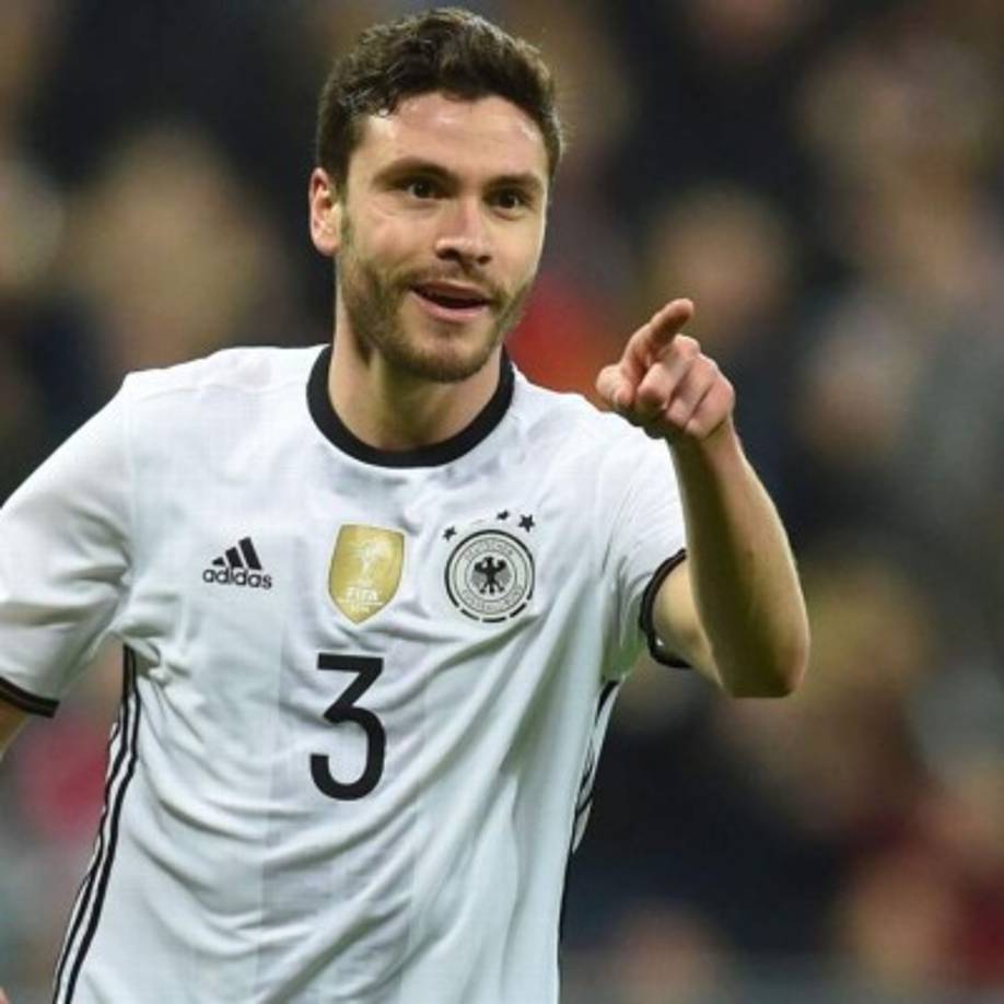 El técnico alemán Jürgen Klopp necesita reforzar el lateral izquierdo y ha pedido un nombre en particular, el del también alemán Jonas Hector. Según The Sun, el Liverpool estaría dispuesto a cumplir sus deseos y prepara una oferta de unos 23 millnes de euros.